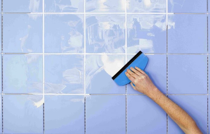 come rimuovere lo stucco dalle piastrelle