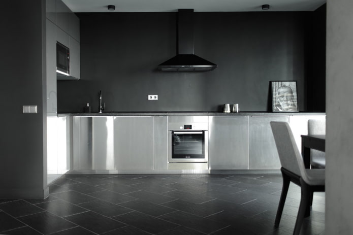 interno della cucina nei toni del grigio e del nero