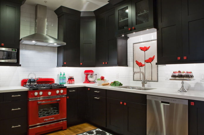 elettrodomestici nell'interno della cucina nei toni del nero