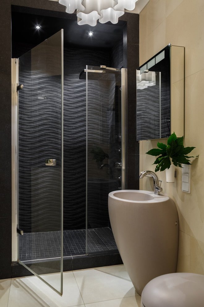 opzione per decorare una cabina doccia con piastrelle