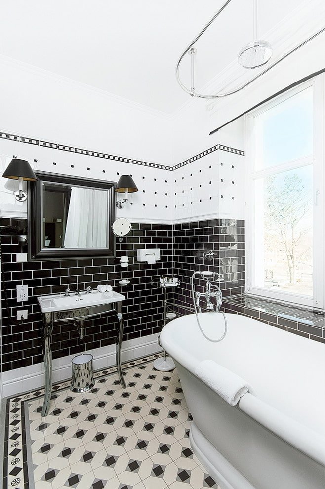 diverse forme di piastrelle nel bagno