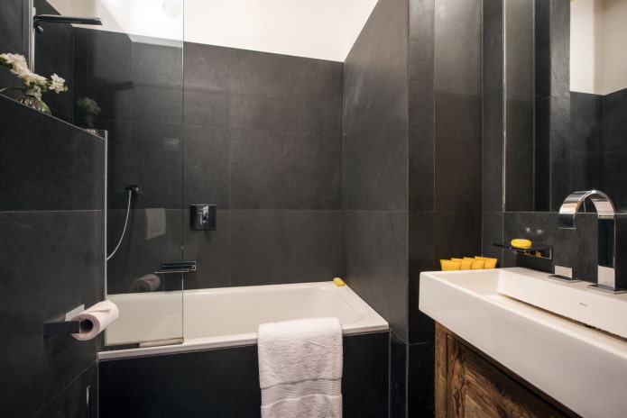 decorazione della parete con piastrelle in porcellana