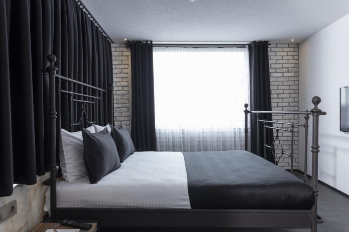 mobili nell'interno della camera da letto nei toni del bianco e del nero