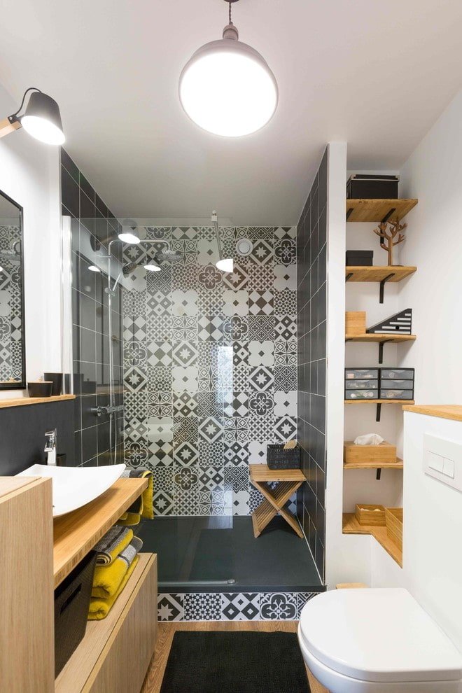mobili in legno nel bagno