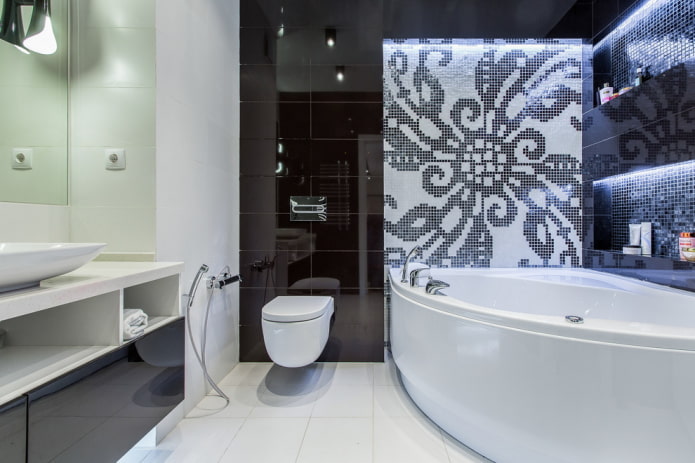 pannello a mosaico nel bagno