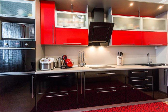 Set da cucina nero e rosso