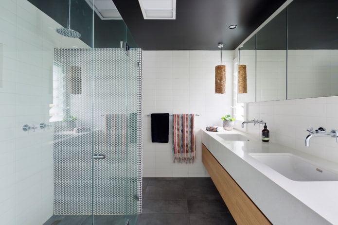 soffitto teso nero in bagno