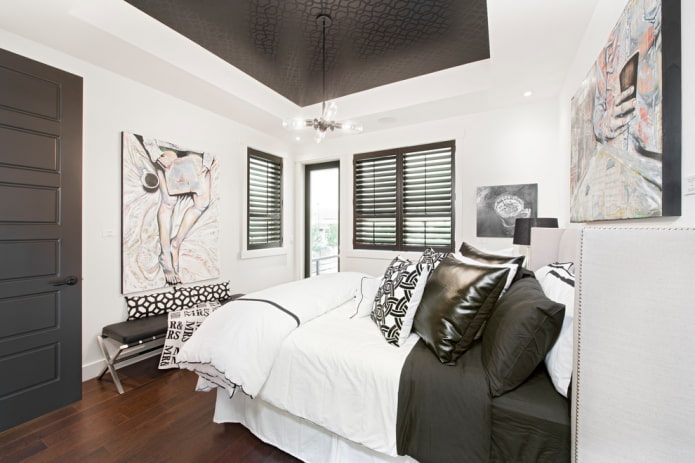 soffitto teso nero con motivi