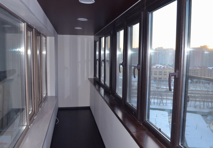 tessuto elastico nero opaco sulla loggia