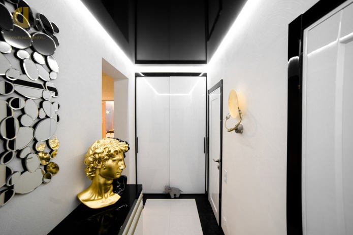Illuminazione a strisce a soffitto