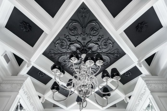 Soffitto bianco e nero