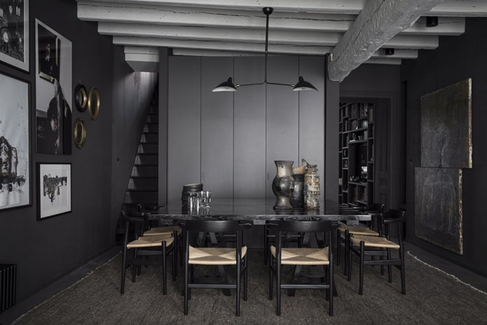 sala da pranzo nera in casa