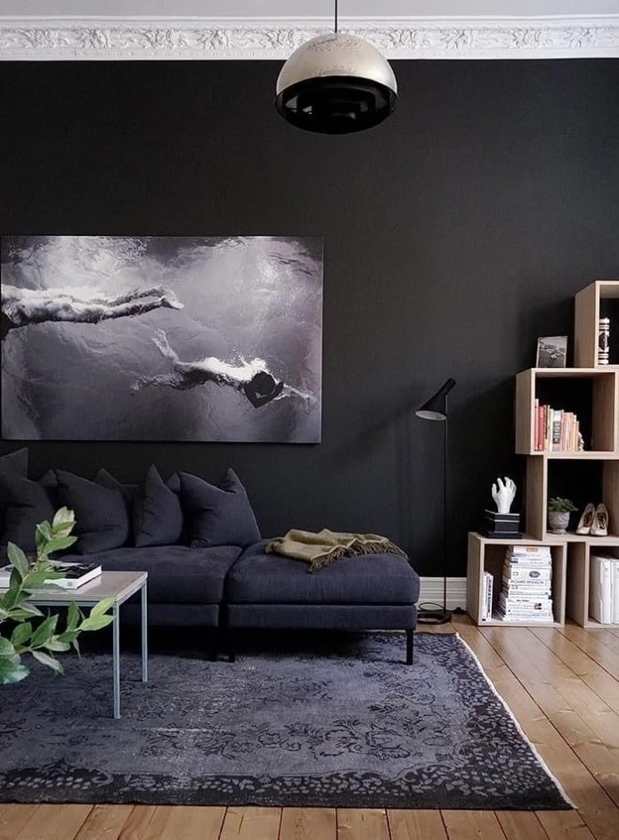una combinazione di nero e blu