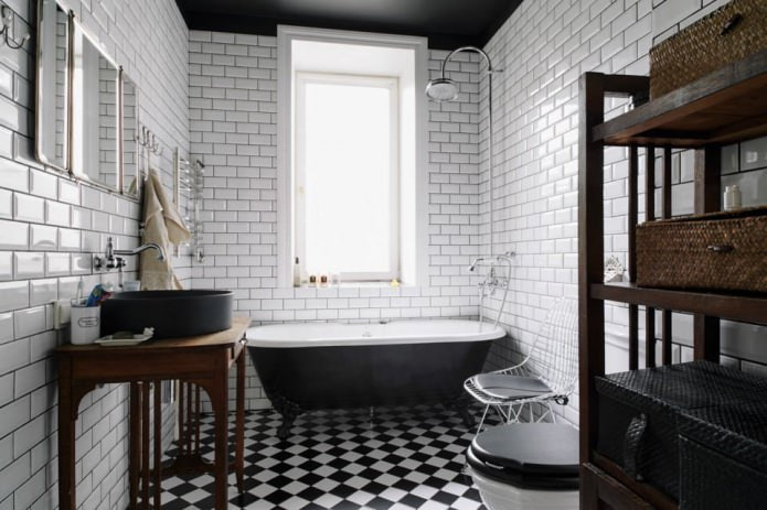 piastrelle in mattoni bianchi all'interno del bagno