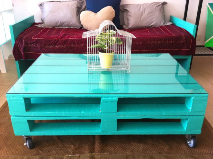 tavolo fatto di due pallet