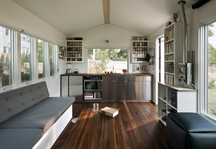 interno di una piccola casa di campagna