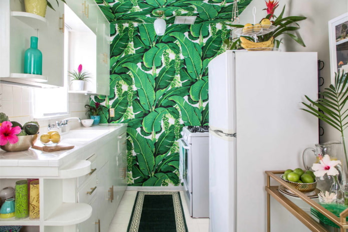 Frigorifero in una cucina verde
