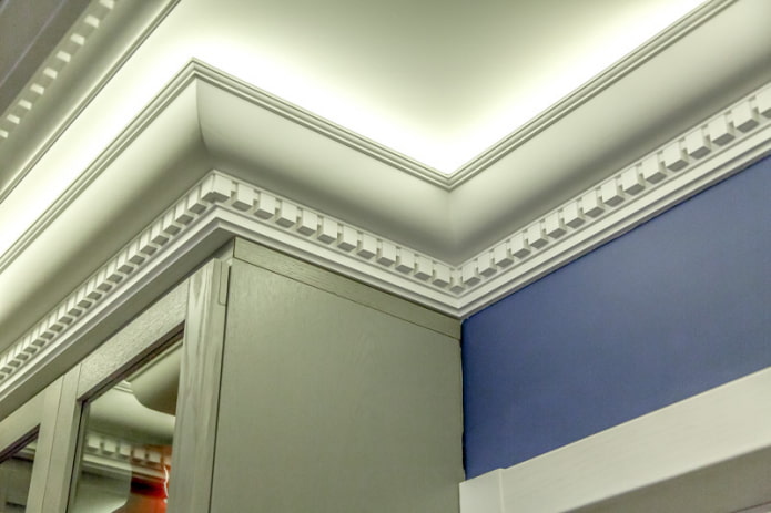 modanatura in stucco con retroilluminazione