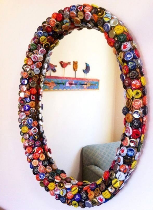 specchio decorato con tappi di sughero