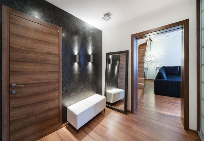 pareti combinate all'interno del corridoio