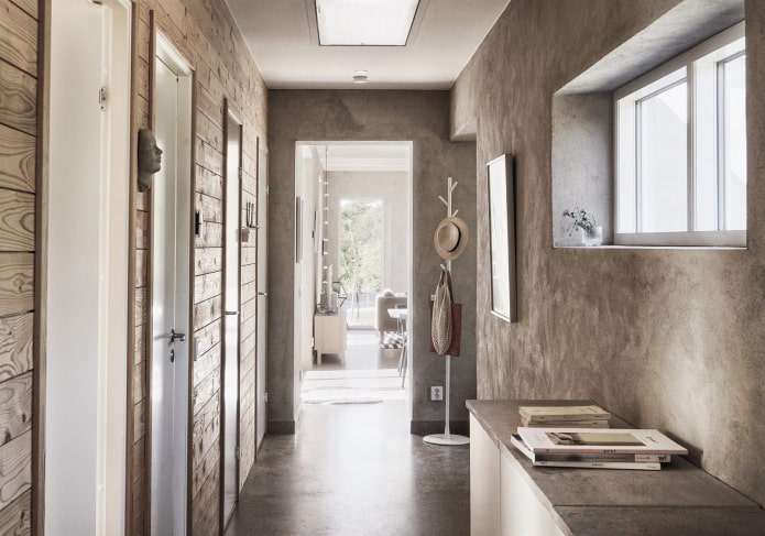 pareti combinate all'interno del corridoio