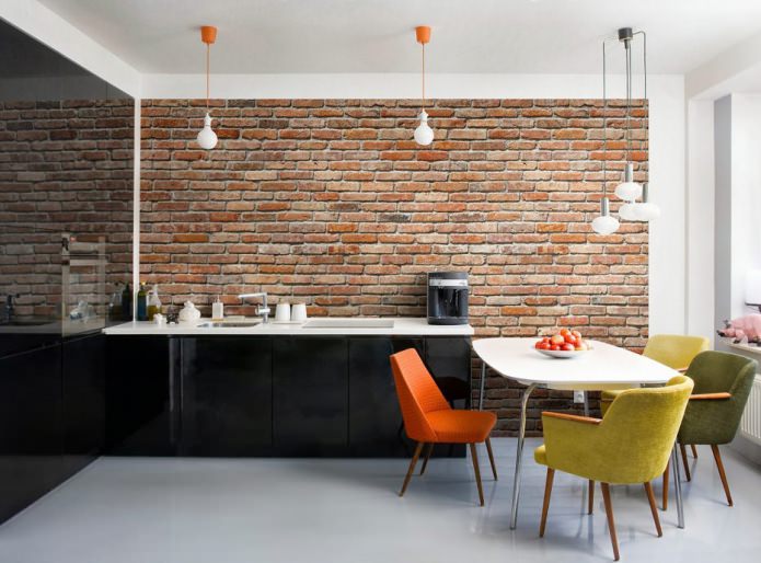 Carta da parati in mattoni rossi nel design della cucina