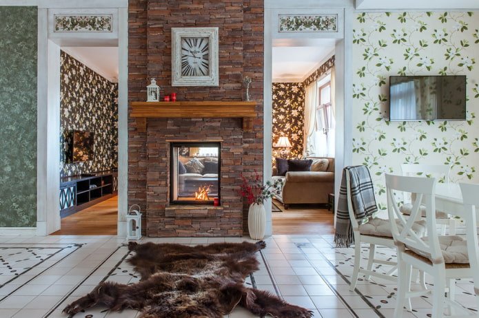 rifinitura decorativa in pietra del camino all'interno