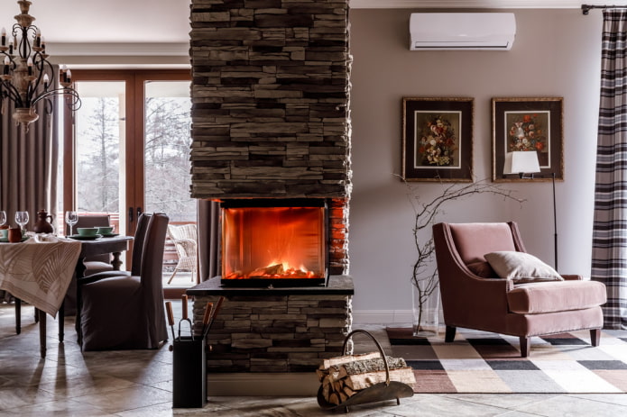 rifinitura decorativa in pietra del camino all'interno
