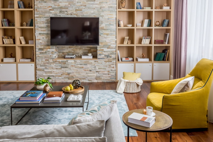 rifinitura in pietra decorativa nel soggiorno