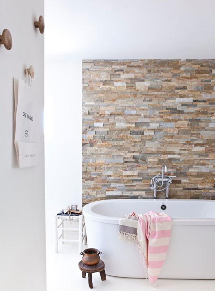 rifinitura in pietra decorativa nel bagno