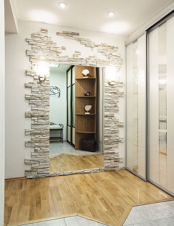 specchio con cornice in pietra decorativa