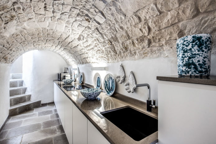 soffitto in pietra decorativa all'interno