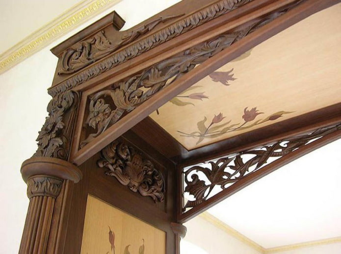 frammento di intaglio sull'arco