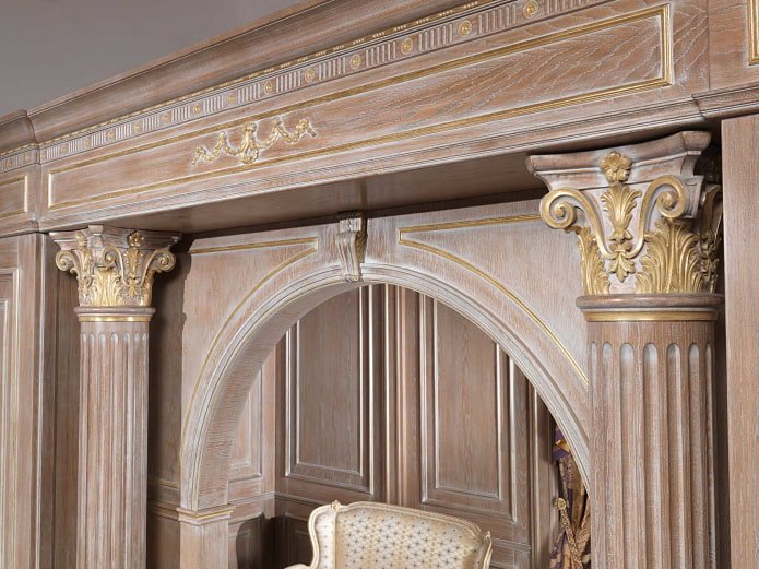 intaglio su un arco classico