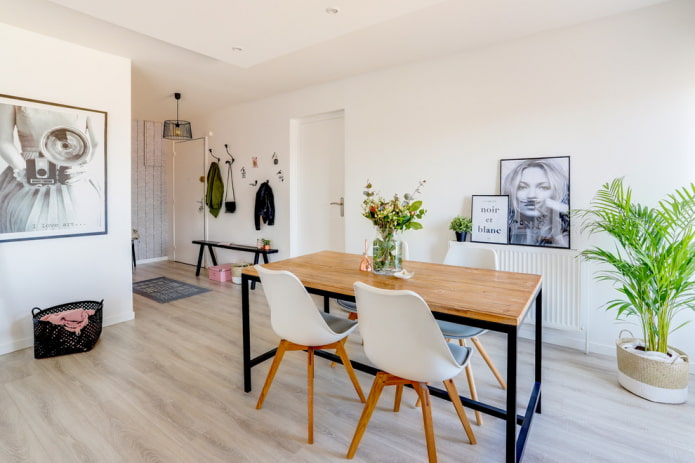 tavolo in legno per interni in stile scandinavo