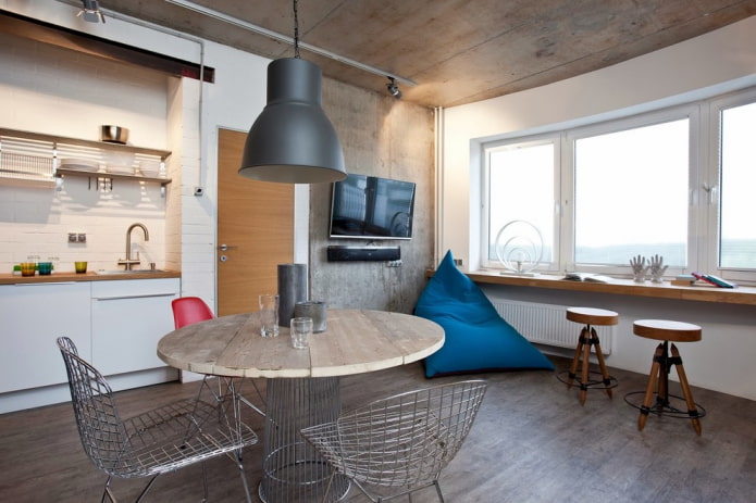 tavolo in legno per interni in stile loft