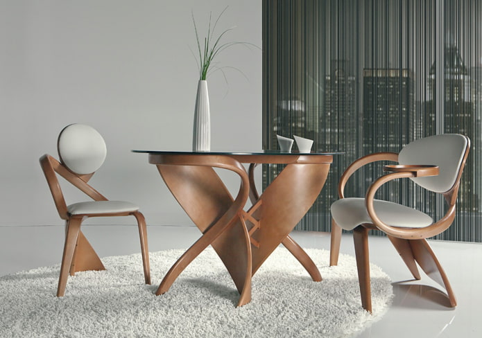 tavolo in legno curvato all'interno