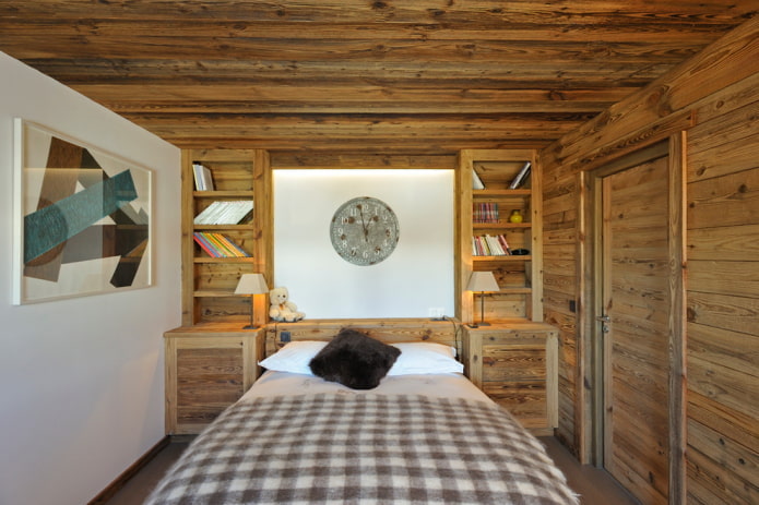 soffitto in legno che si fonde con la parete
