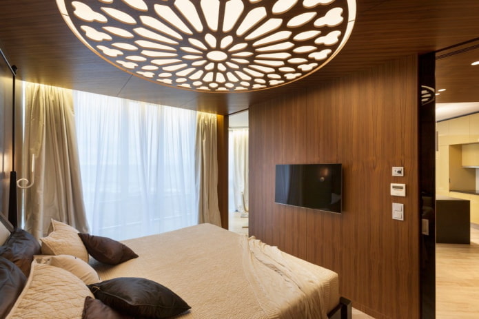 soffitto in legno intagliato nella camera da letto