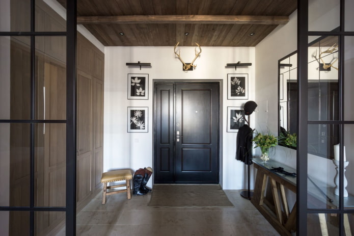 soffitto in legno nel corridoio