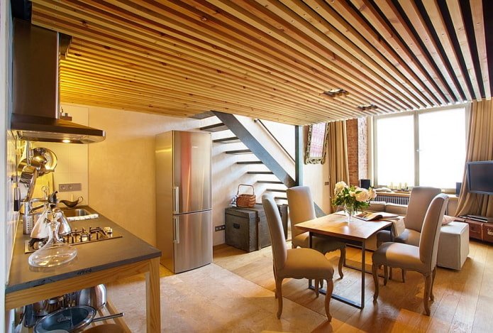 soffitto a doghe di legno in cucina