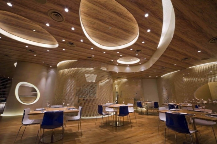 struttura del soffitto in legno a più livelli