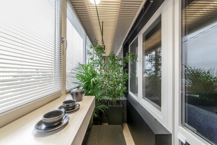 soffitto in legno sul balcone
