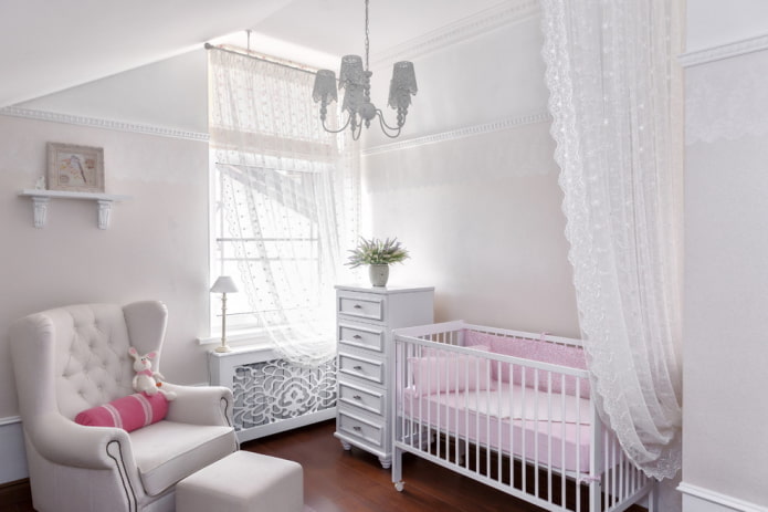 decorazioni e tessuti all'interno della cameretta per il neonato per il bambino
