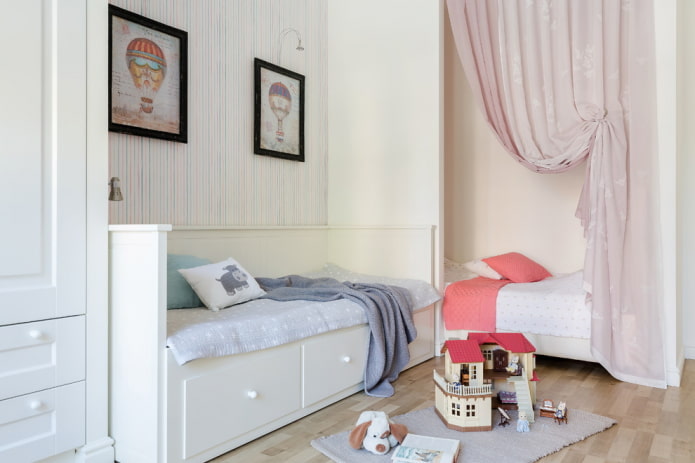 zona di riposo nell'interno della camera da letto per bambini di sesso diverso