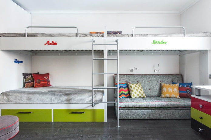 interno di una camera da letto per tre ragazzi