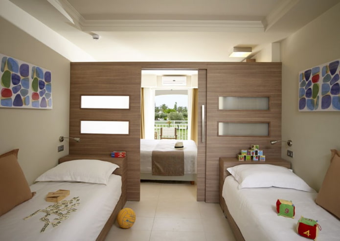 disposizione della camera da letto per tre bambini