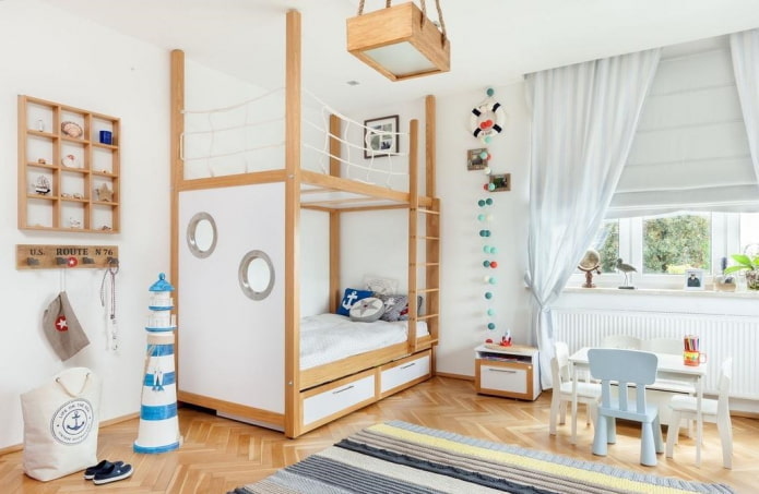 decorazioni e tessuti per l'interno di una cameretta per bambini in stile marino