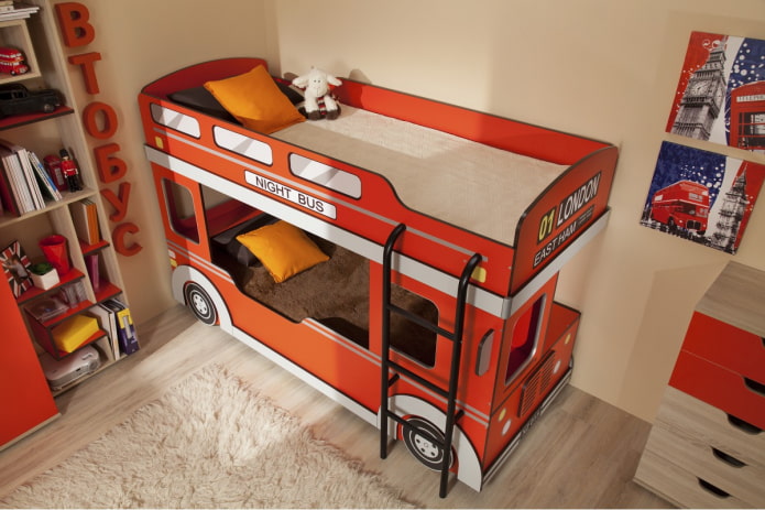 letto a castello-autobus nella cameretta dei bambini