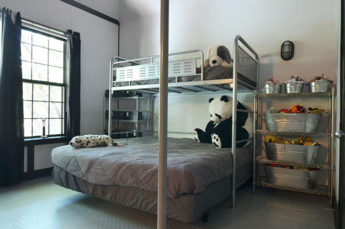 un letto a castello in una cameretta per bambini in stile loft